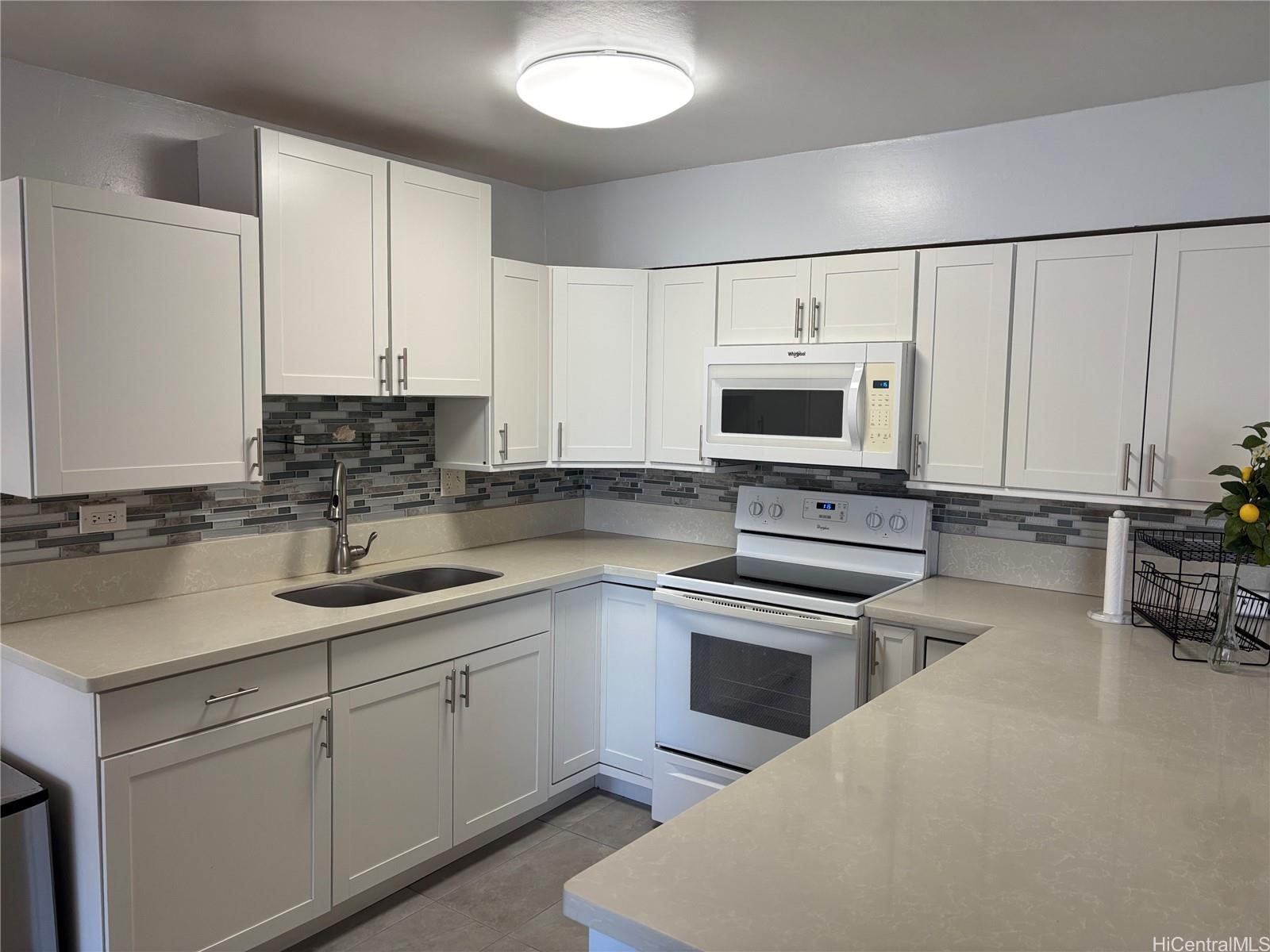 225 Kaiulani Ave Honolulu - Rental - photo 7 of 16