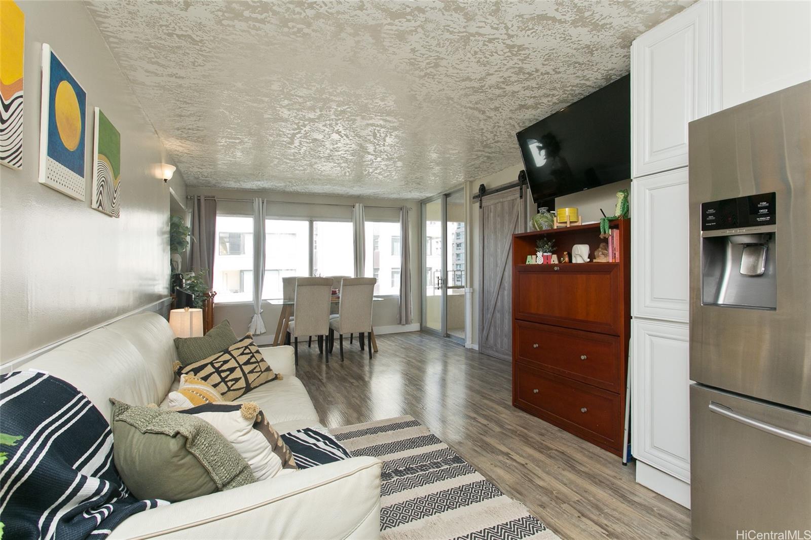 Governor Cleghorn condo # 506, Honolulu, Hawaii - photo 3 of 14