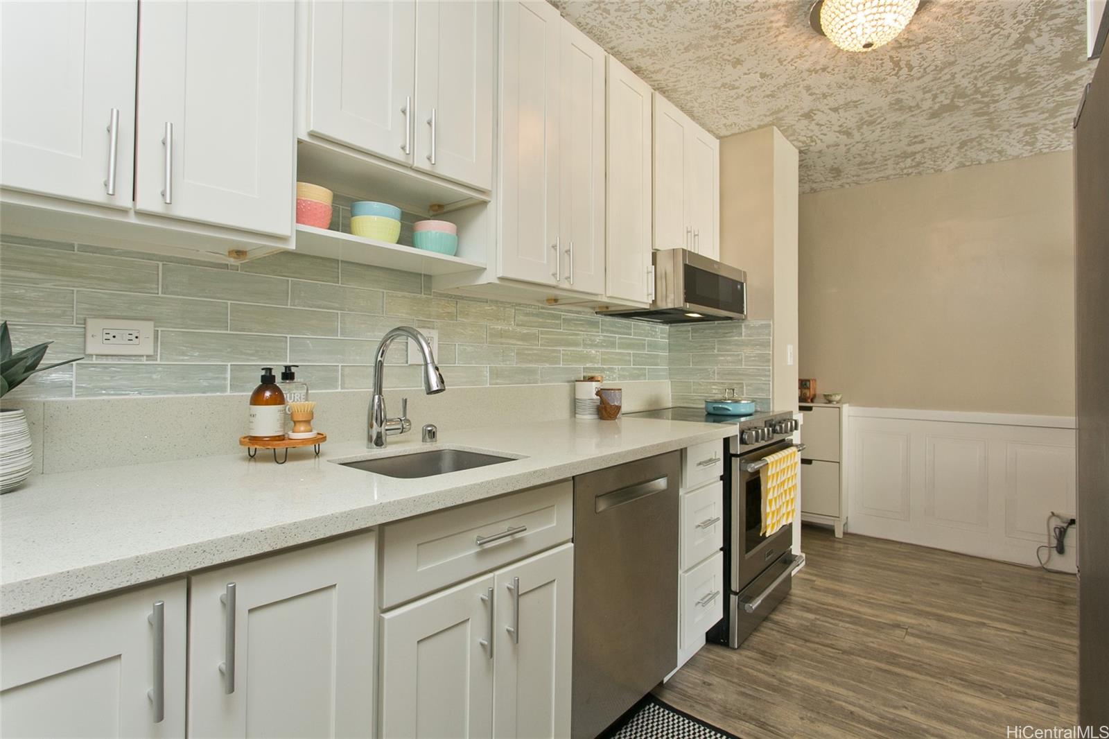 Governor Cleghorn condo # 506, Honolulu, Hawaii - photo 8 of 14