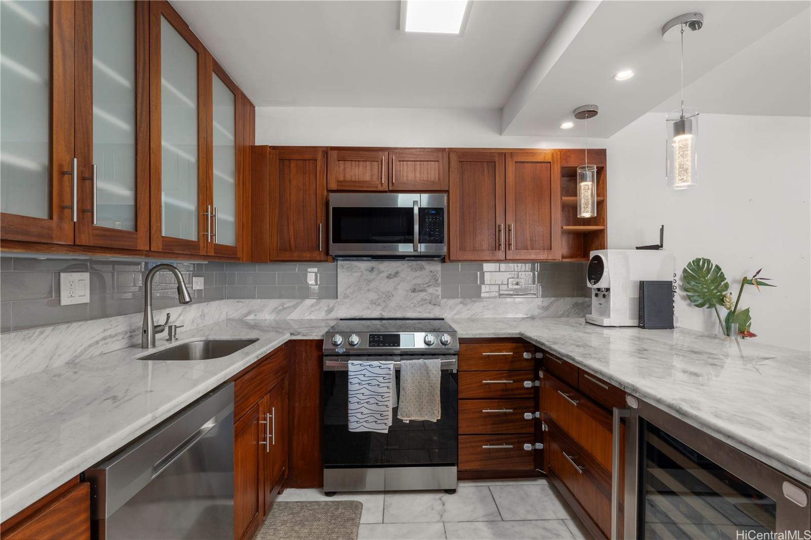 Governor Cleghorn condo # PH2, Honolulu, Hawaii - photo 6 of 24