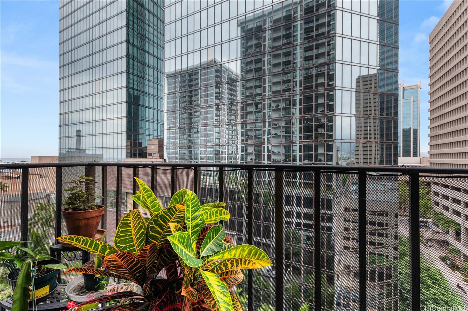 Harbor Square condo # 10G, Honolulu, Hawaii - photo 14 of 25