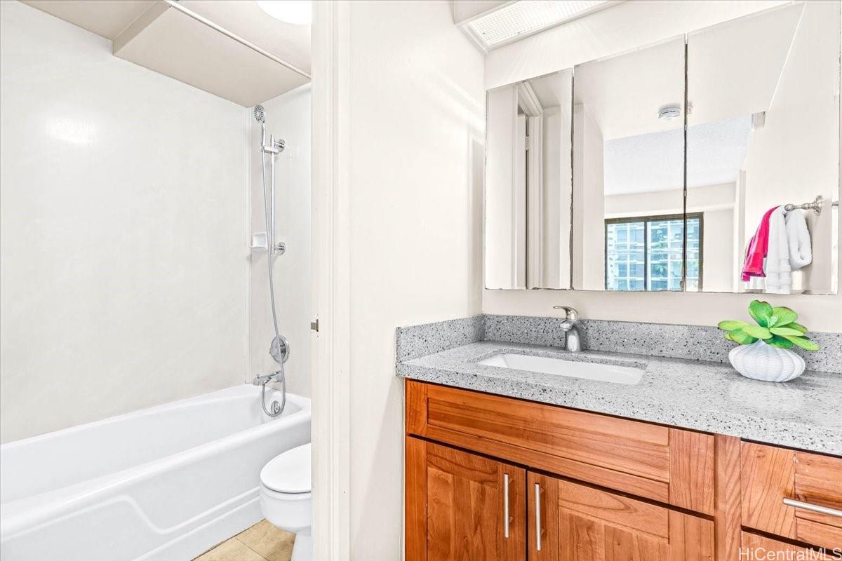 Harbor Square condo # 11E, Honolulu, Hawaii - photo 12 of 25