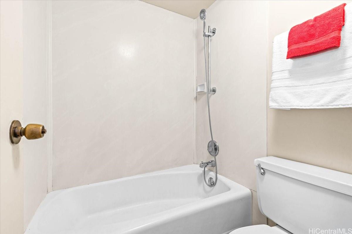 Harbor Square condo # 11E, Honolulu, Hawaii - photo 13 of 25