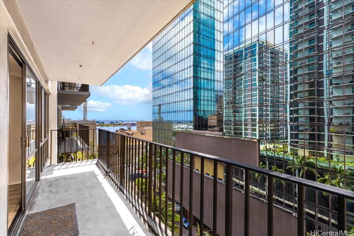 Harbor Square condo # 11E, Honolulu, Hawaii - photo 18 of 25