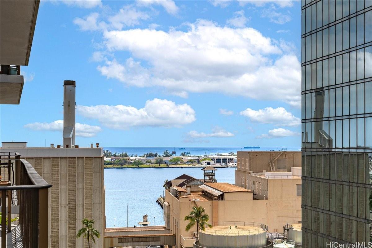 Harbor Square condo # 11E, Honolulu, Hawaii - photo 19 of 25