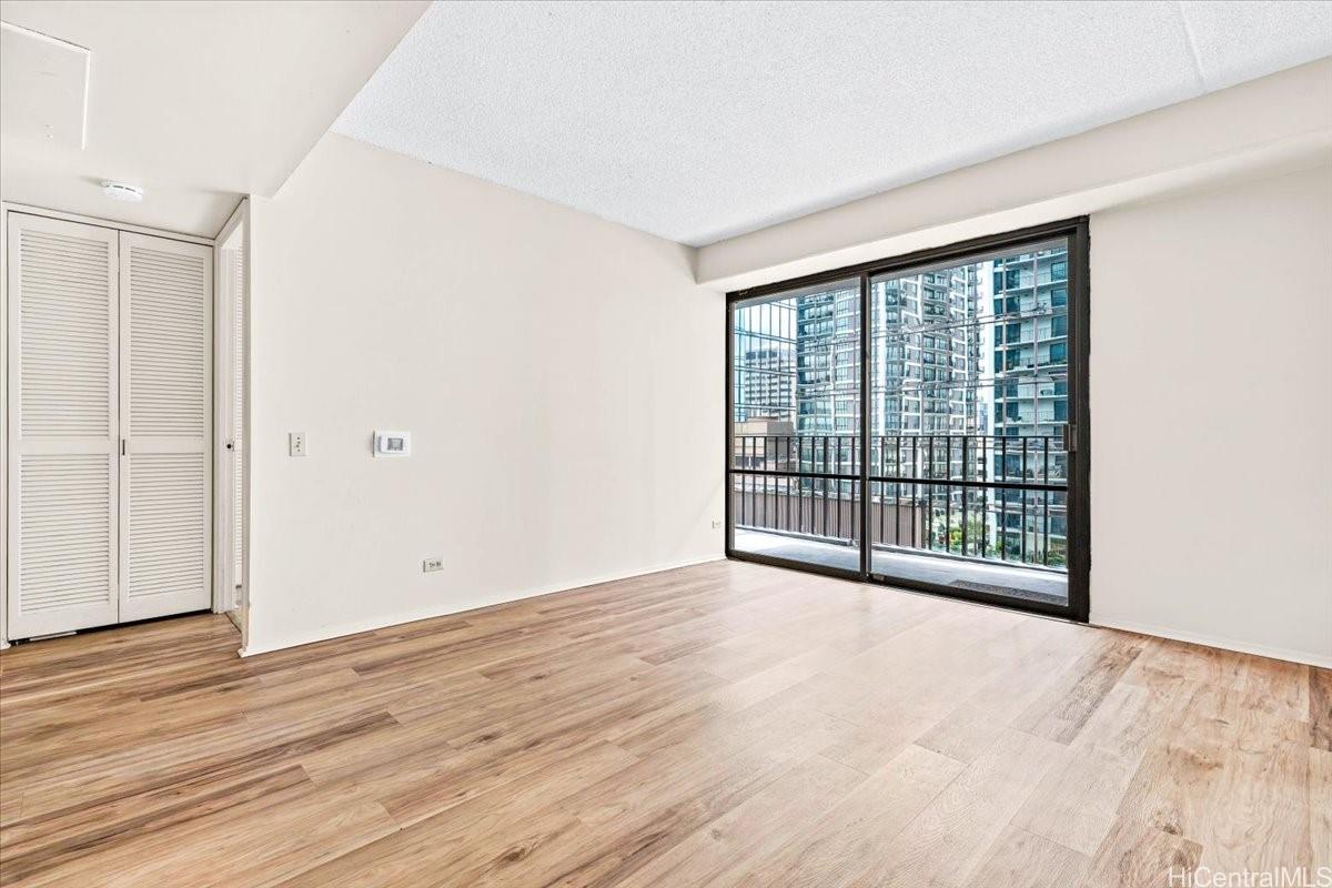 Harbor Square condo # 11E, Honolulu, Hawaii - photo 3 of 25