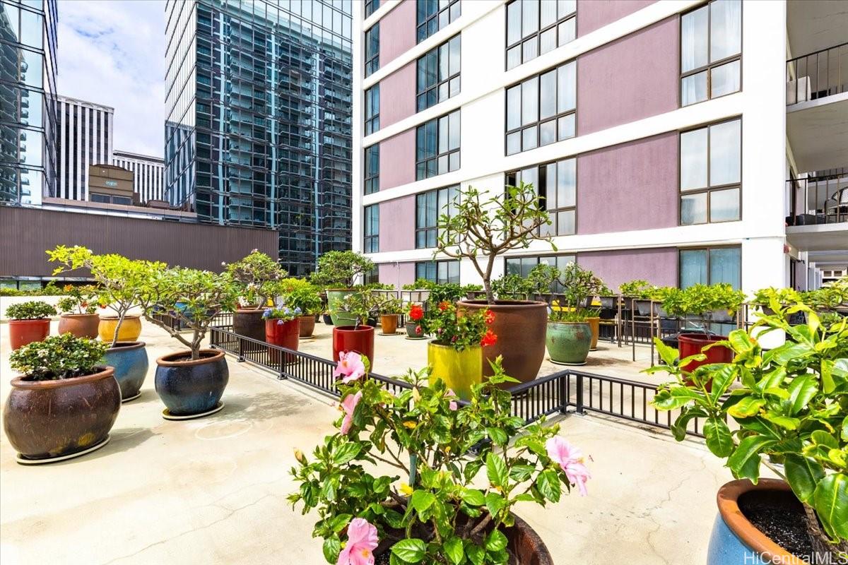 Harbor Square condo # 11E, Honolulu, Hawaii - photo 23 of 25