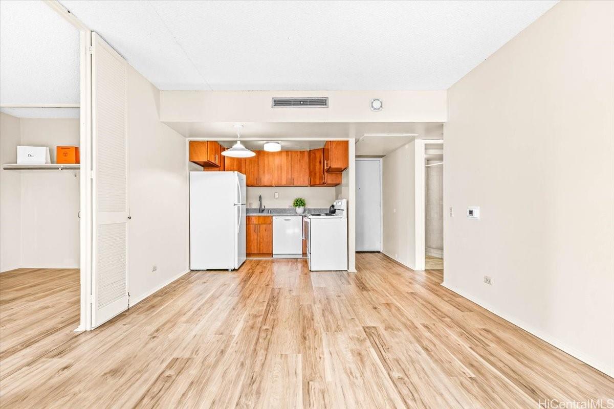 Harbor Square condo # 11E, Honolulu, Hawaii - photo 4 of 25