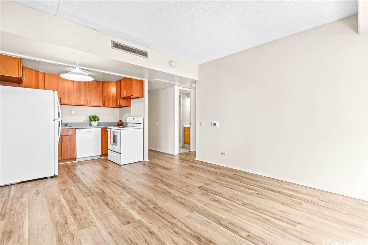 Harbor Square condo # 11E, Honolulu, Hawaii - photo 6 of 25