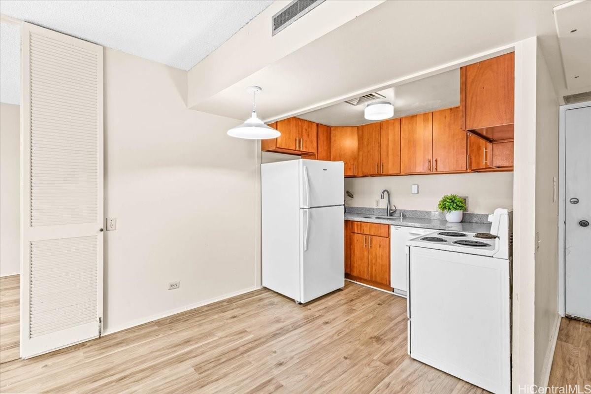 Harbor Square condo # 11E, Honolulu, Hawaii - photo 7 of 25