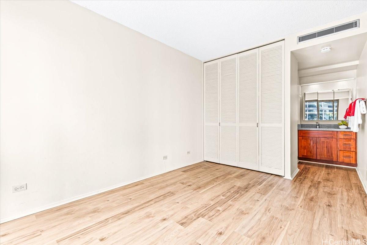 Harbor Square condo # 11E, Honolulu, Hawaii - photo 10 of 25