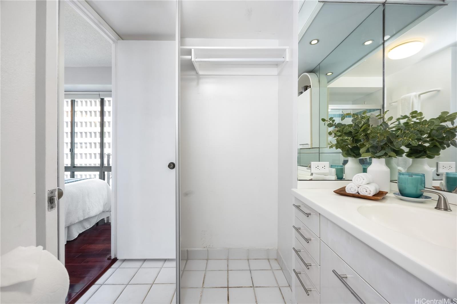 Harbor Square condo # 12G, Honolulu, Hawaii - photo 15 of 25