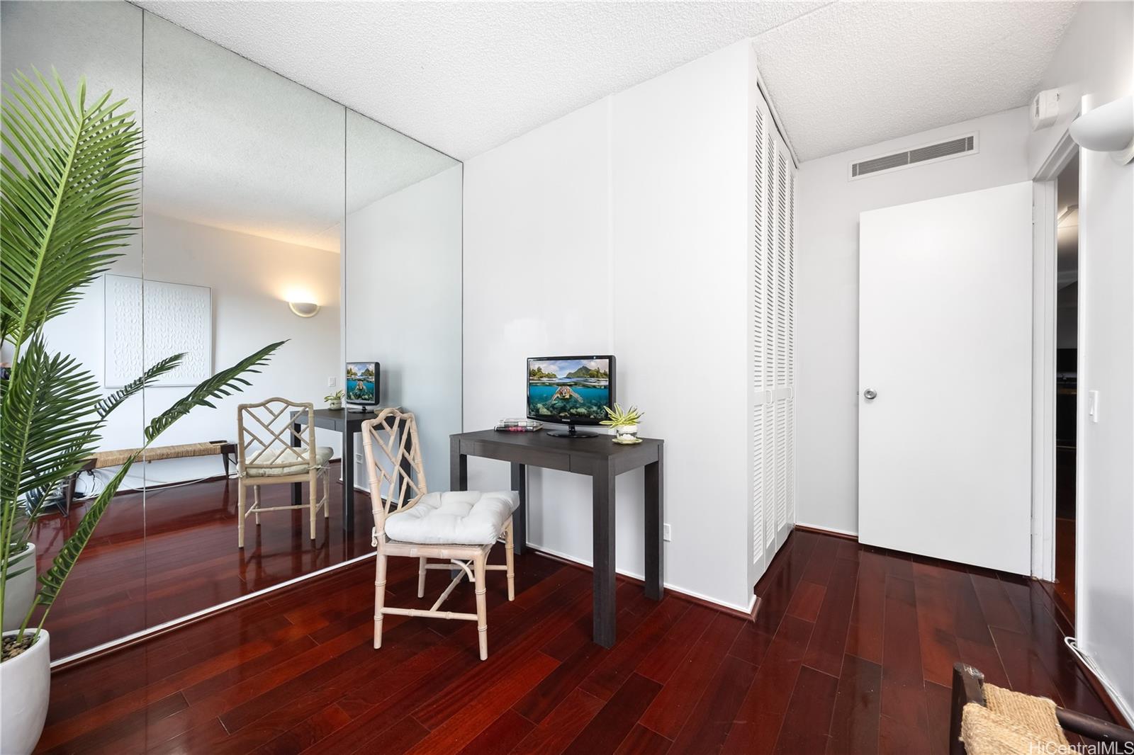 Harbor Square condo # 12G, Honolulu, Hawaii - photo 17 of 25