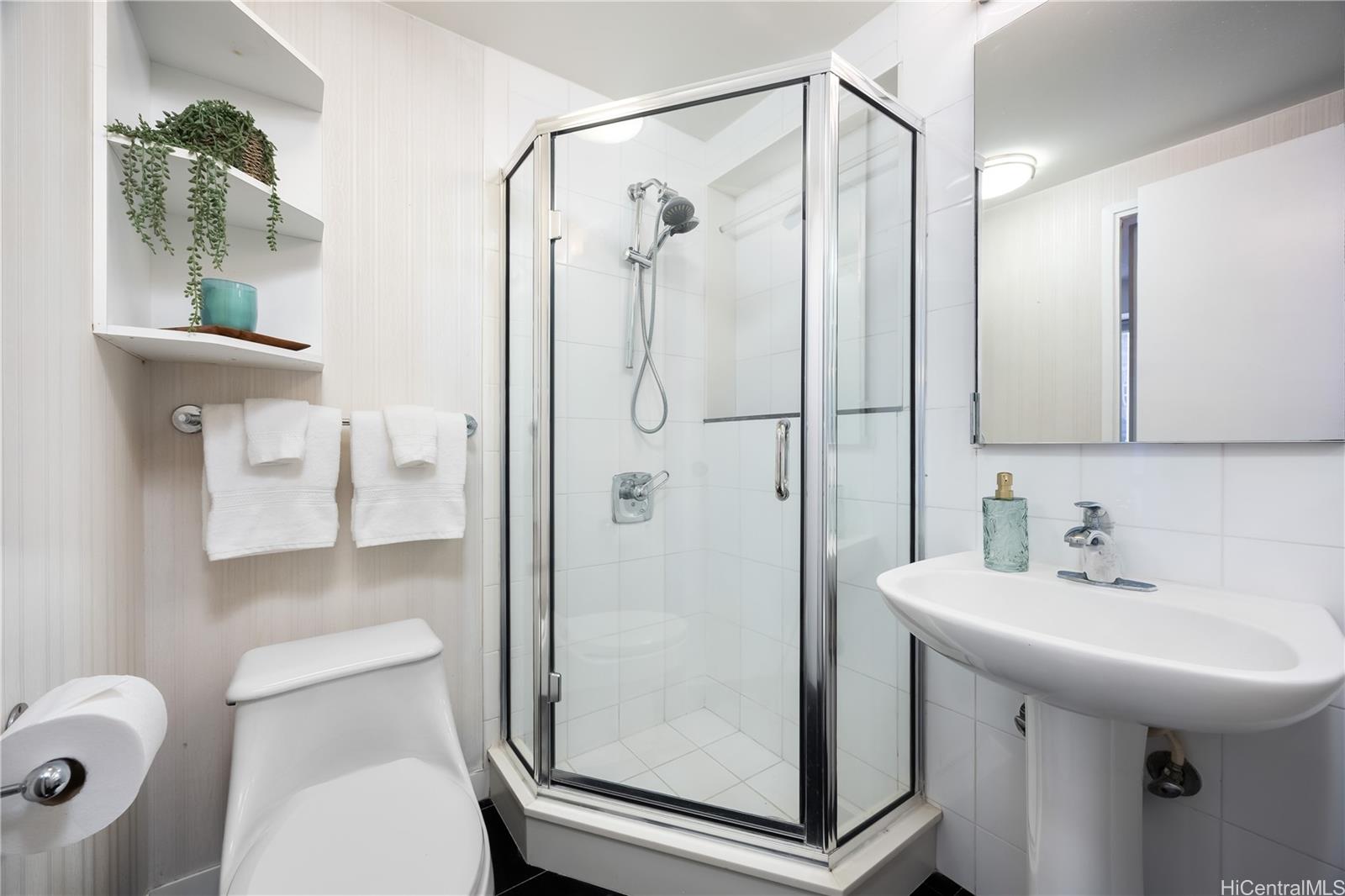 Harbor Square condo # 12G, Honolulu, Hawaii - photo 21 of 25