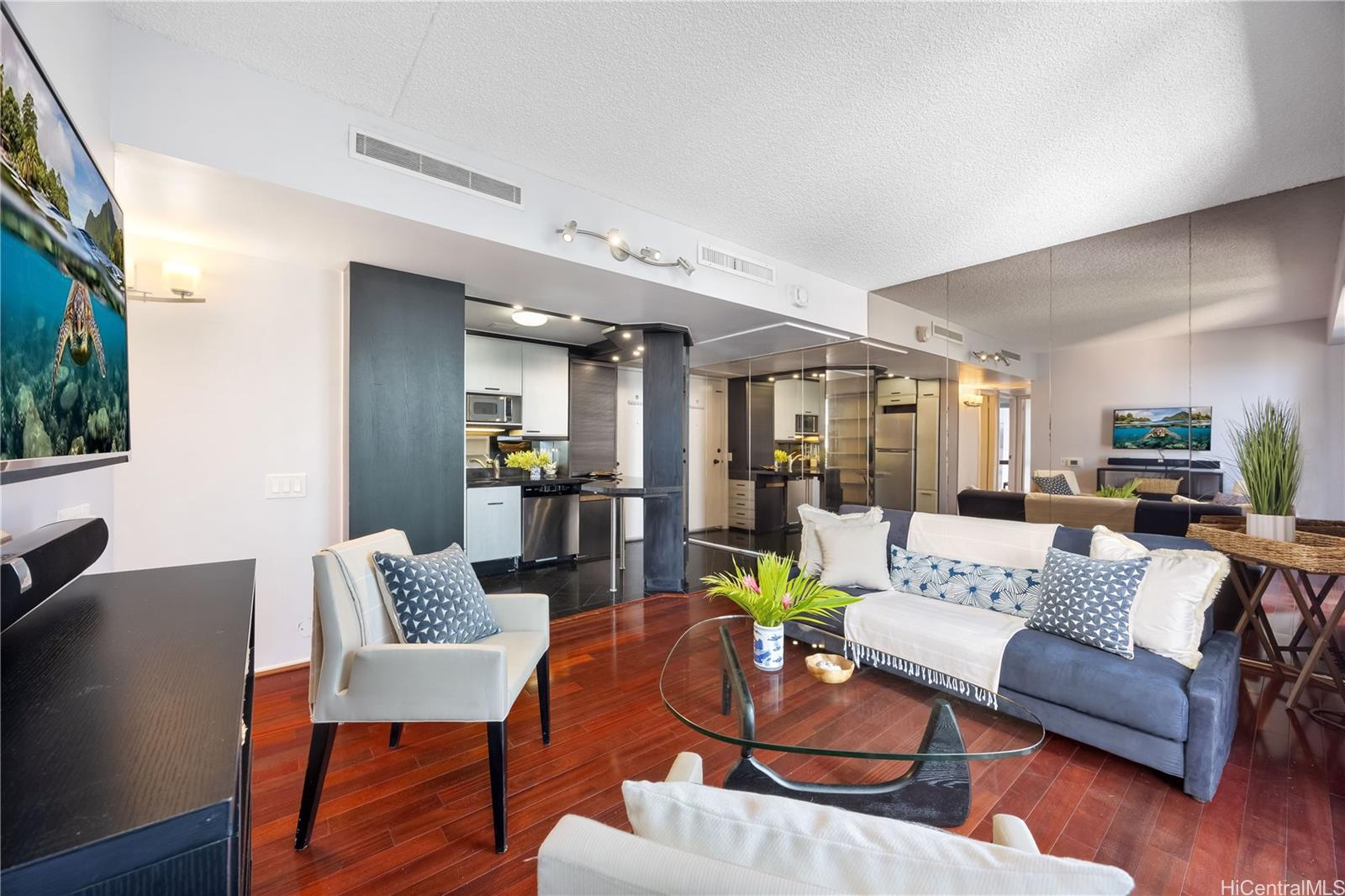 Harbor Square condo # 12G, Honolulu, Hawaii - photo 4 of 25