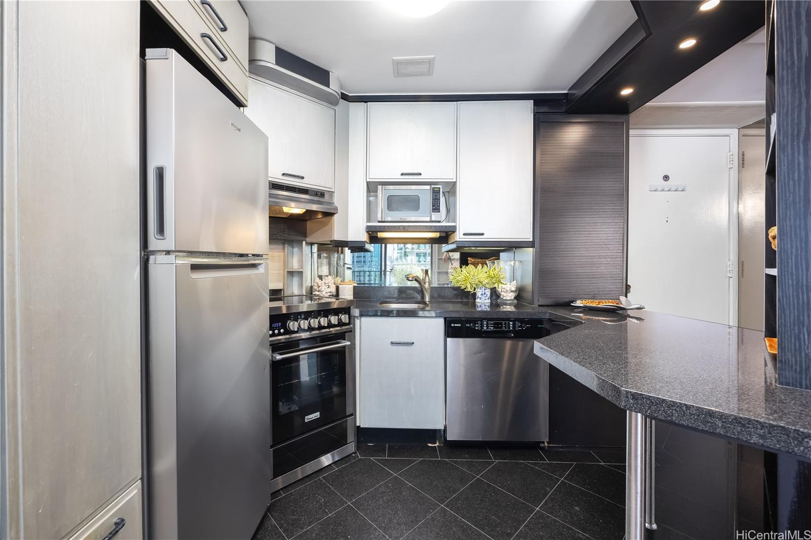 Harbor Square condo # 12G, Honolulu, Hawaii - photo 7 of 25