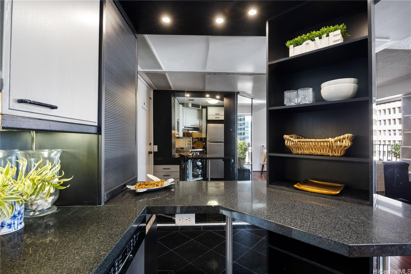 Harbor Square condo # 12G, Honolulu, Hawaii - photo 8 of 25