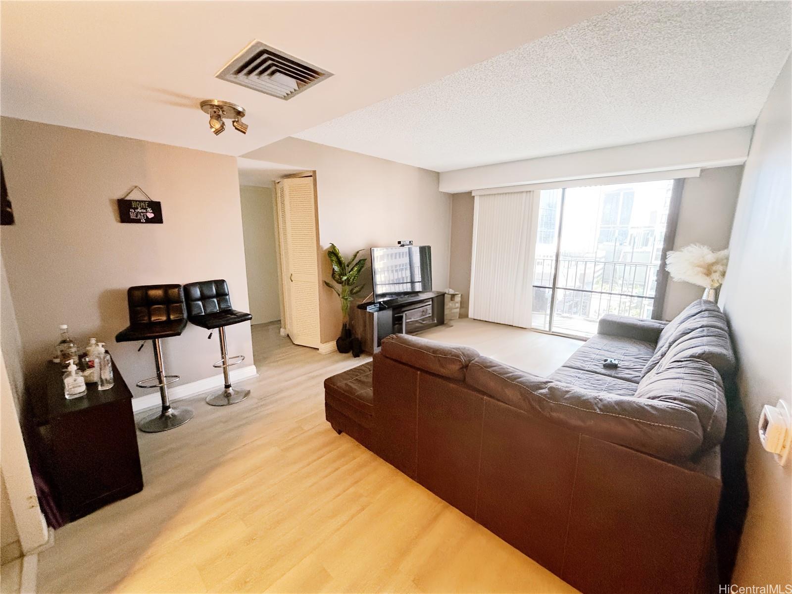 Harbor Square condo # 14A, Honolulu, Hawaii - photo 2 of 16