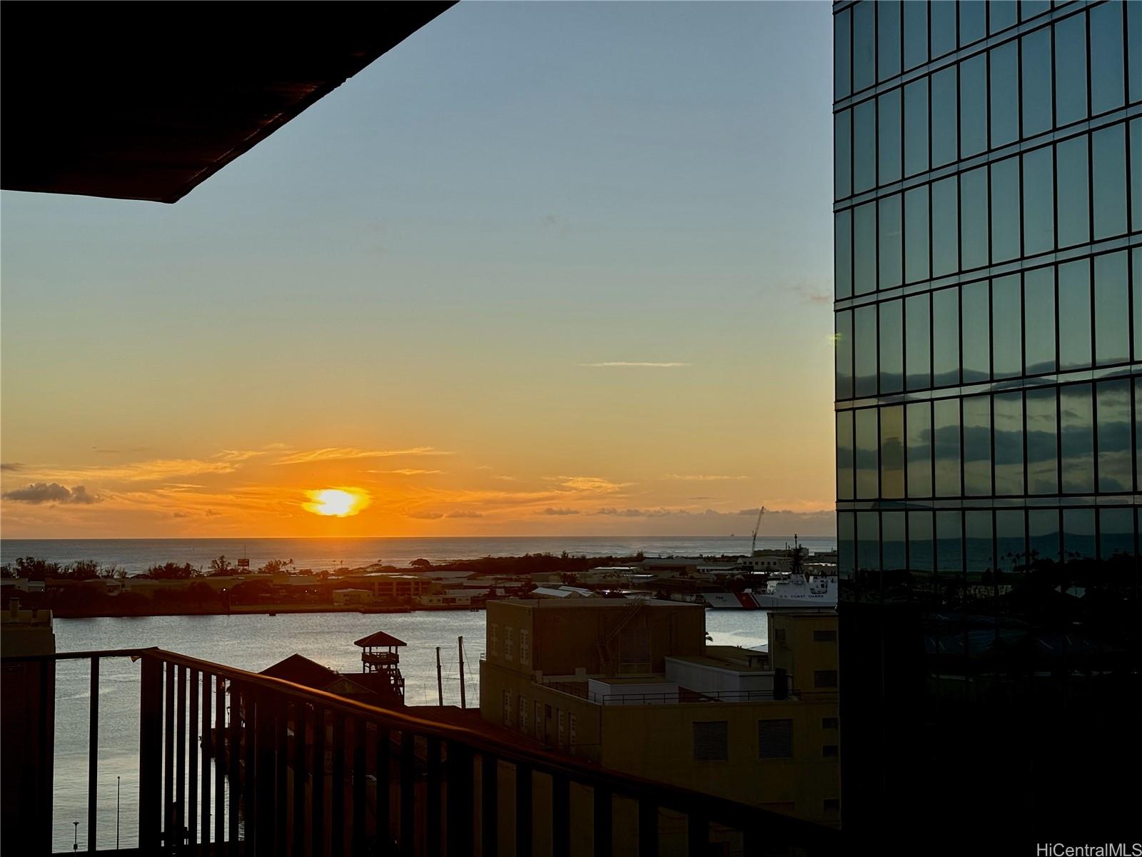 Harbor Square condo # 14A, Honolulu, Hawaii - photo 10 of 16
