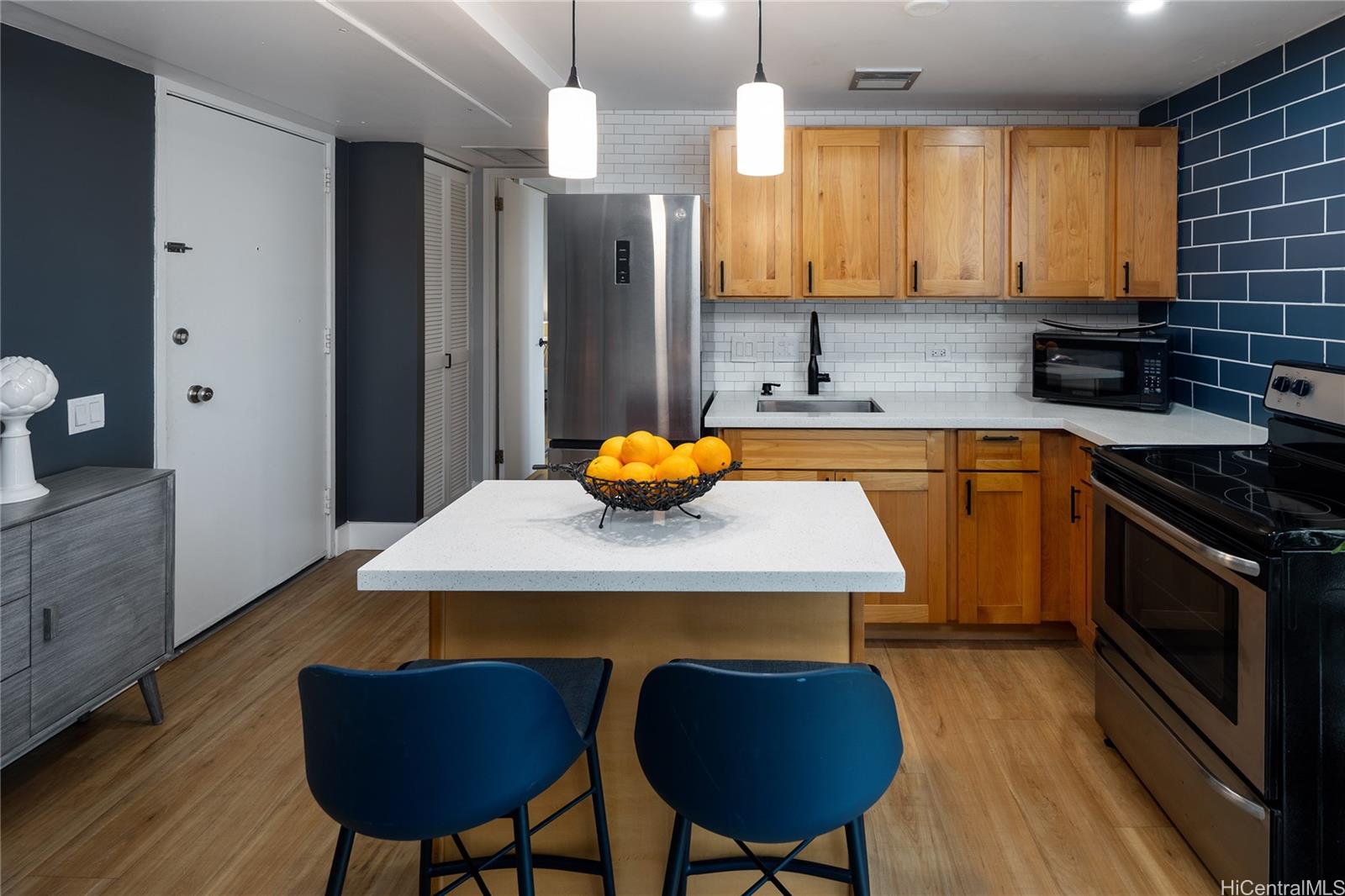 Harbor Square condo # 14C, Honolulu, Hawaii - photo 2 of 23