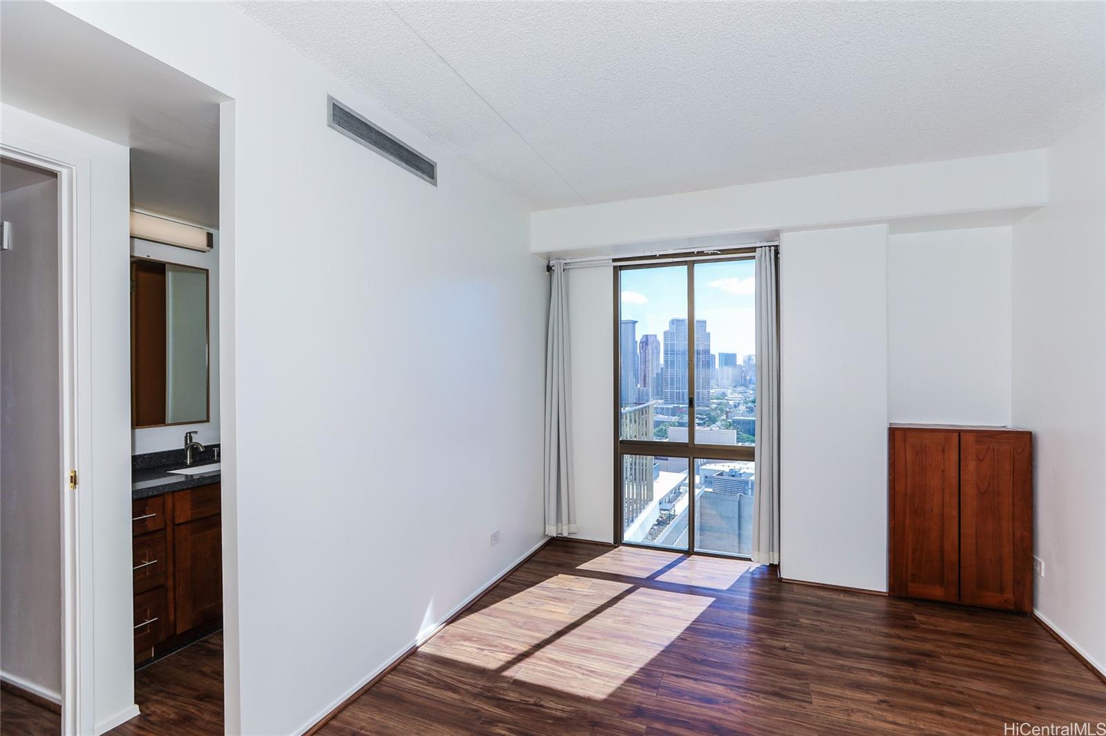 Harbor Square condo # 20D, Honolulu, Hawaii - photo 12 of 25