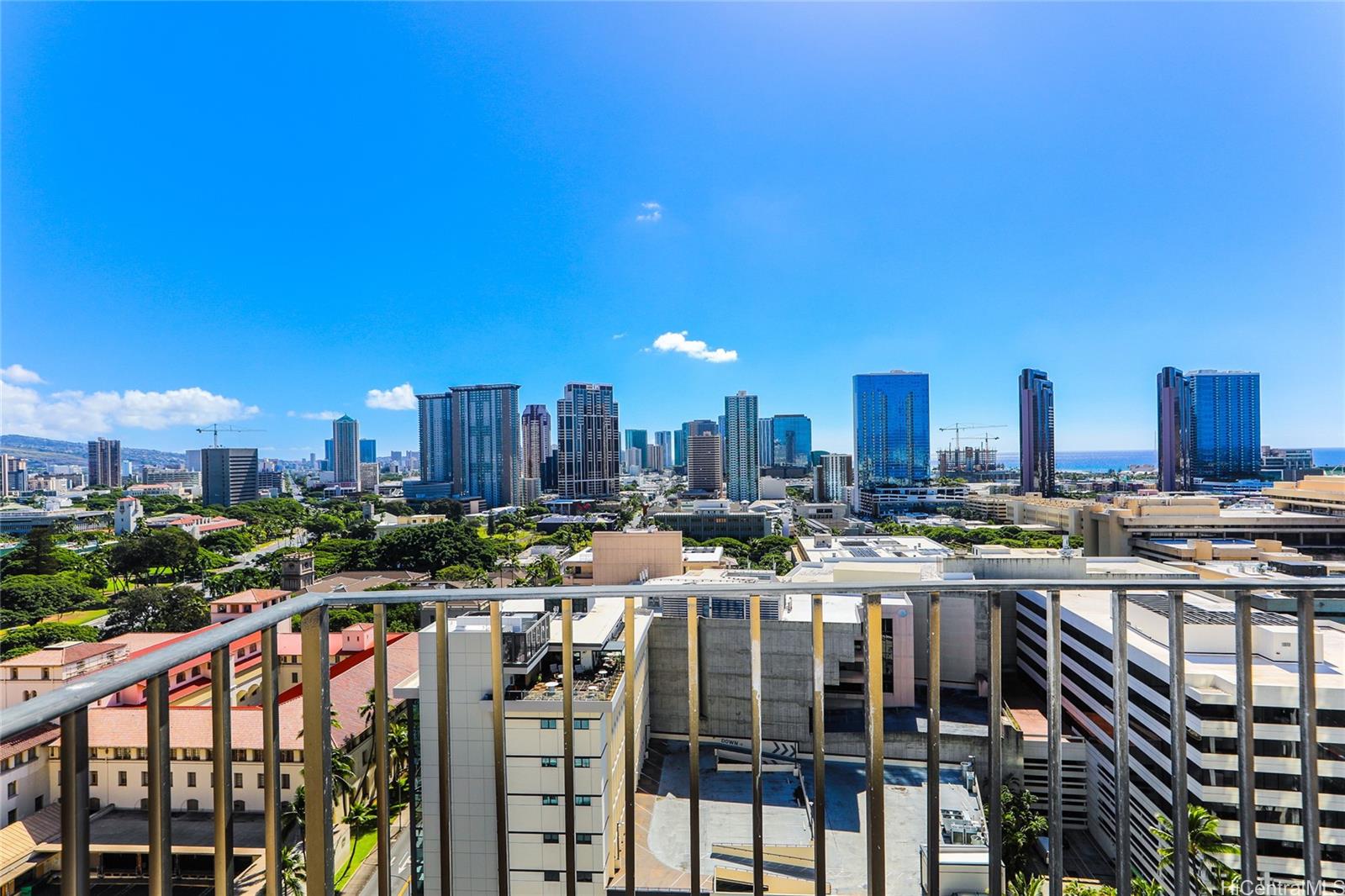 Harbor Square condo # 20D, Honolulu, Hawaii - photo 3 of 25