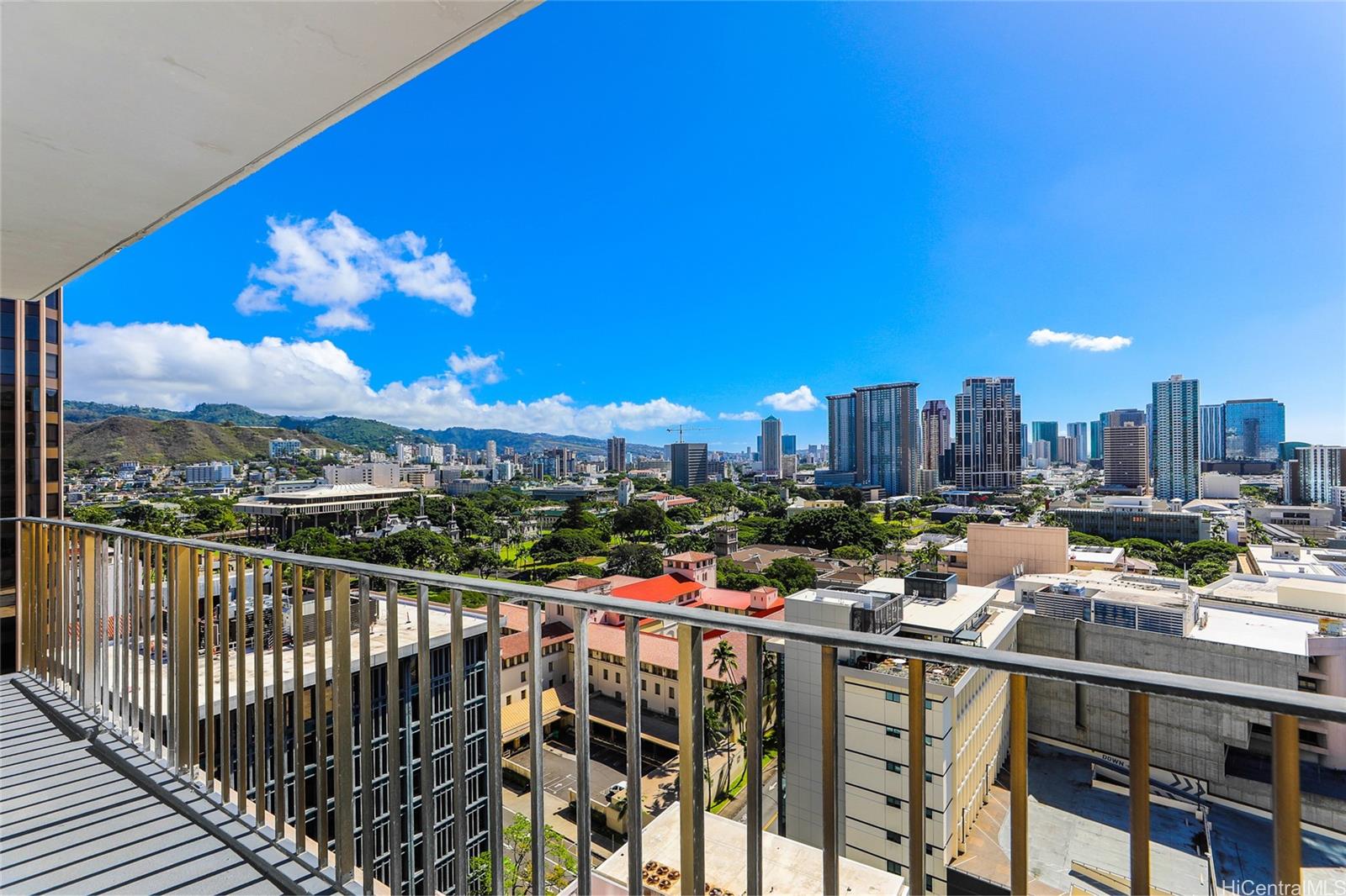 Harbor Square condo # 20D, Honolulu, Hawaii - photo 4 of 25