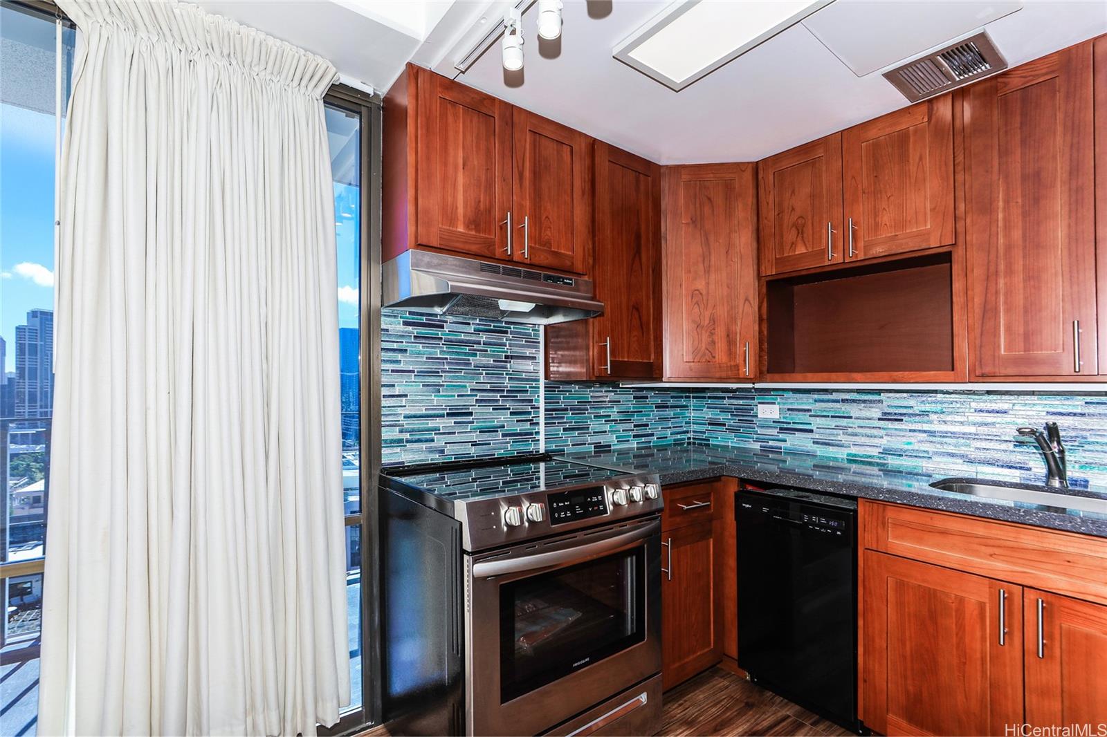 Harbor Square condo # 20D, Honolulu, Hawaii - photo 8 of 25