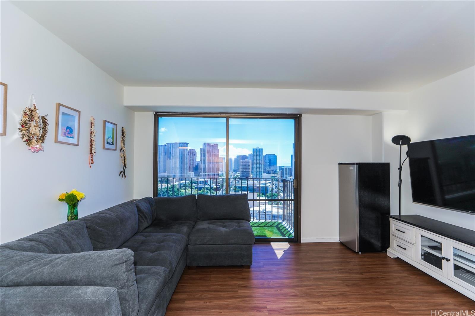 Harbor Square condo # 21H, Honolulu, Hawaii - photo 2 of 25