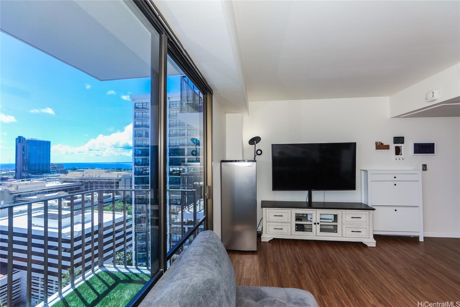 Harbor Square condo # 21H, Honolulu, Hawaii - photo 3 of 25