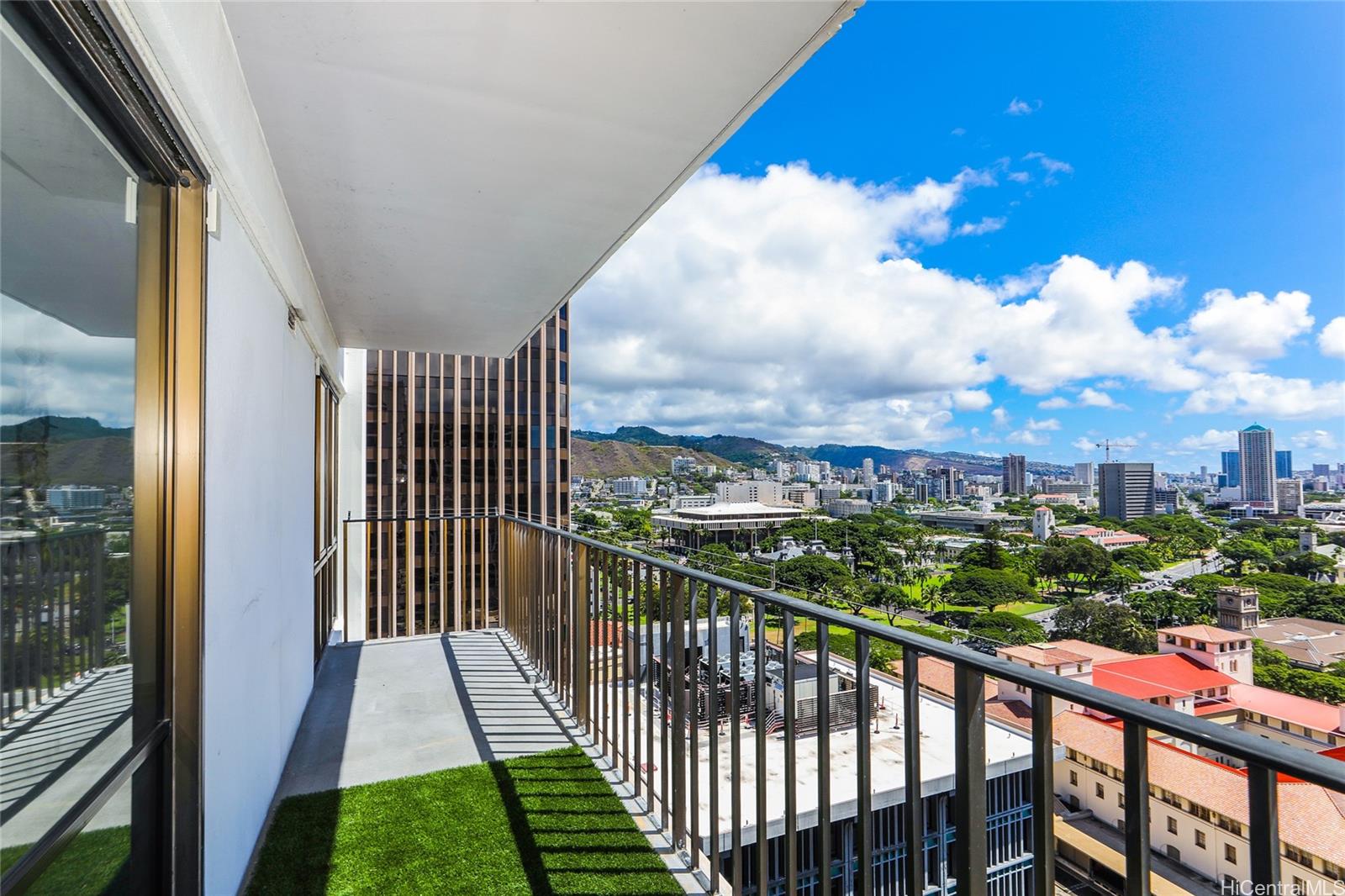 Harbor Square condo # 21H, Honolulu, Hawaii - photo 6 of 25