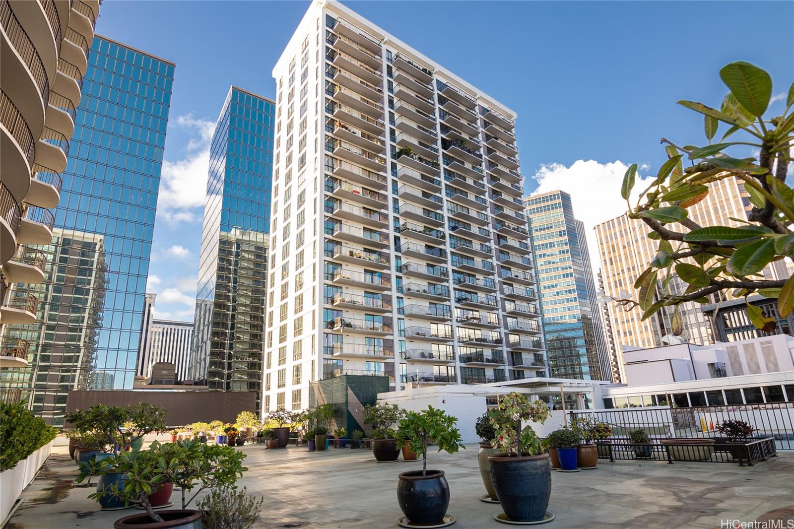 Harbor Square condo # 22E, Honolulu, Hawaii - photo 2 of 25