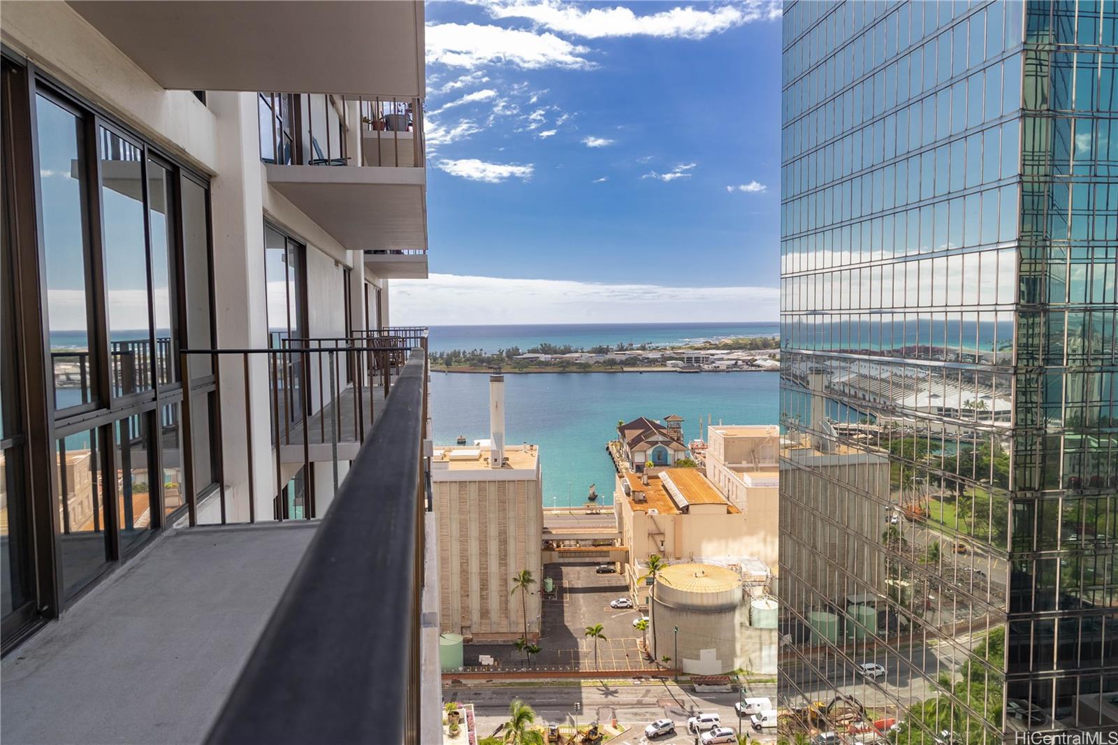Harbor Square condo # 22E, Honolulu, Hawaii - photo 11 of 25