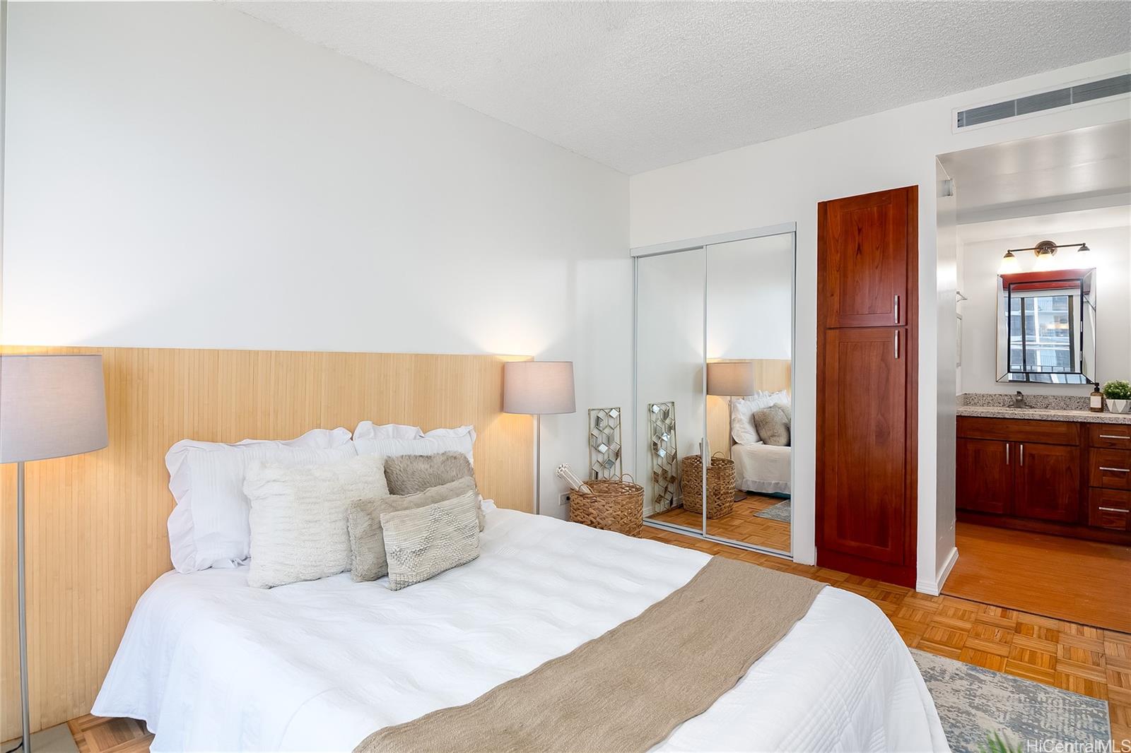 Harbor Square condo # 22E, Honolulu, Hawaii - photo 16 of 25