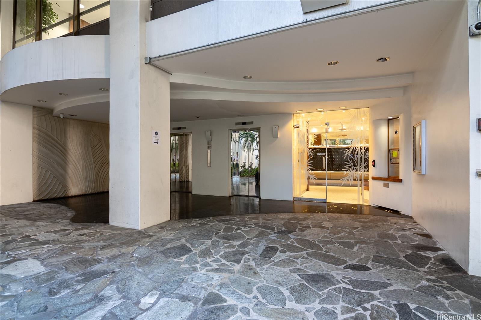 Harbor Square condo # 22E, Honolulu, Hawaii - photo 23 of 25