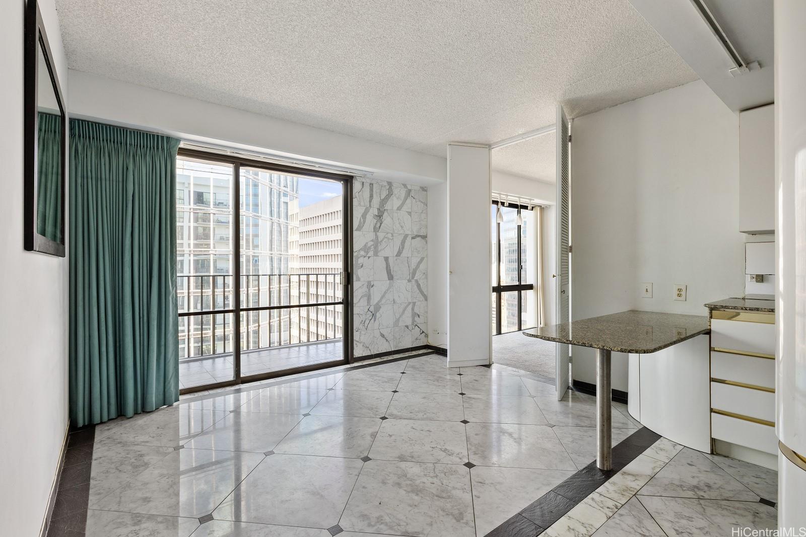 Harbor Square condo # 23E, Honolulu, Hawaii - photo 2 of 22