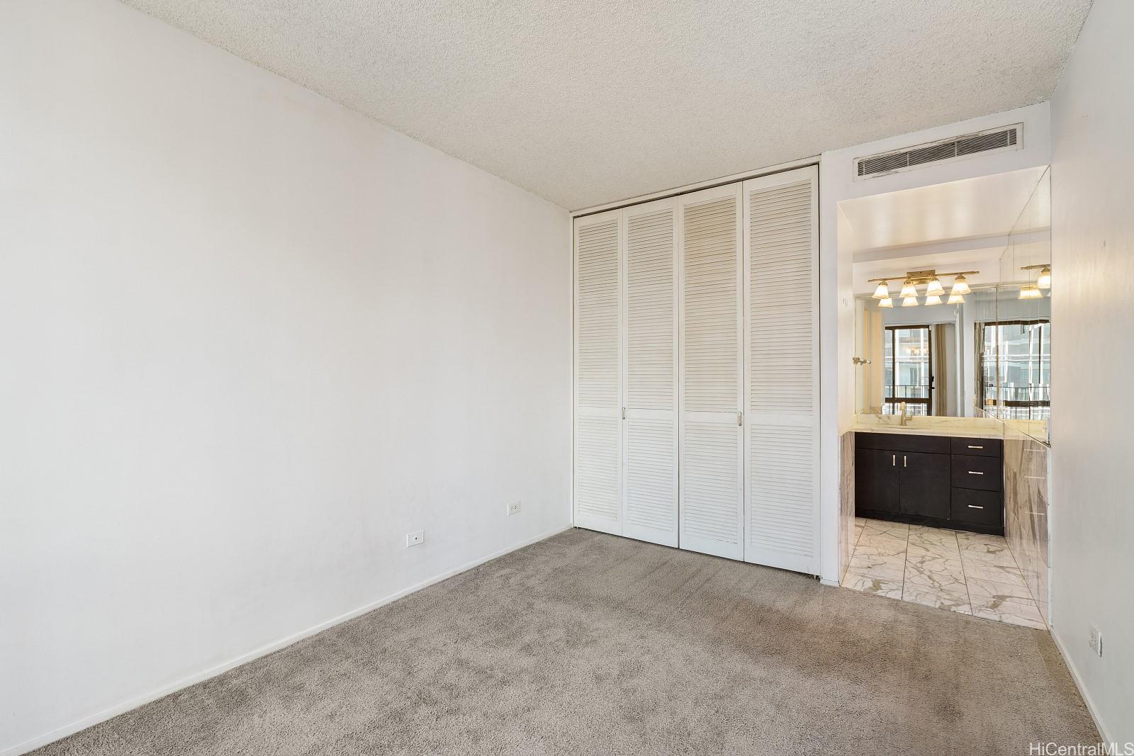 Harbor Square condo # 23E, Honolulu, Hawaii - photo 4 of 22