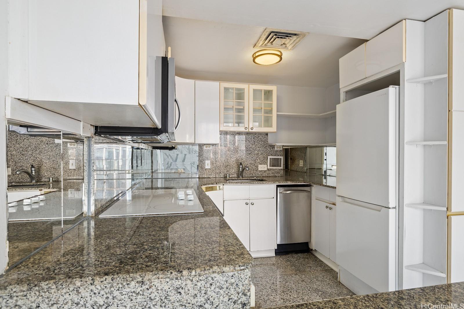 Harbor Square condo # 23E, Honolulu, Hawaii - photo 7 of 22