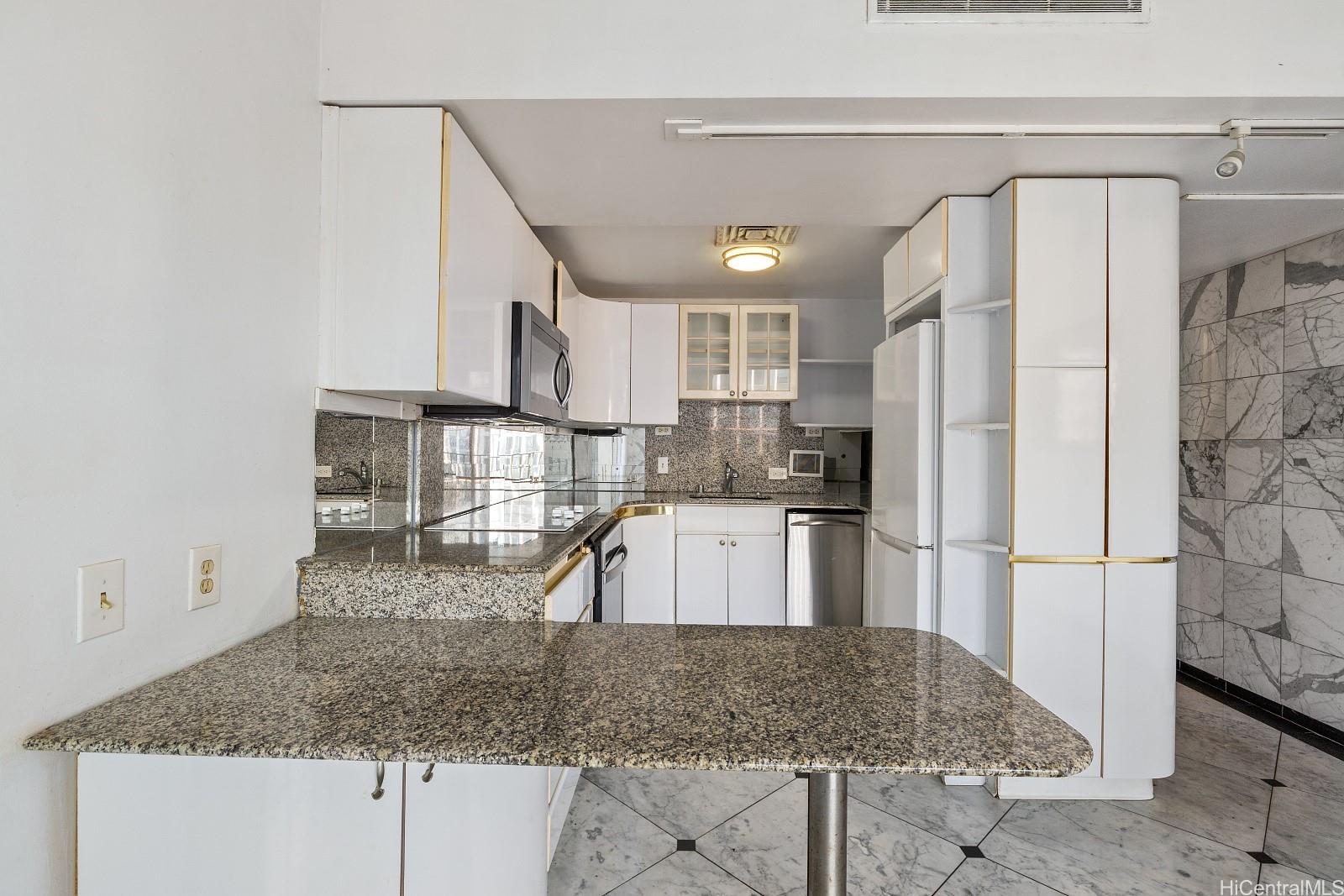 Harbor Square condo # 23E, Honolulu, Hawaii - photo 8 of 22