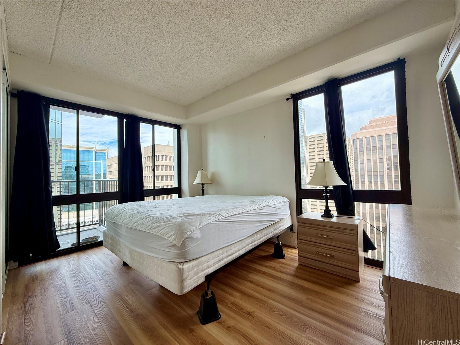 Harbor Square condo # 25G, Honolulu, Hawaii - photo 11 of 22
