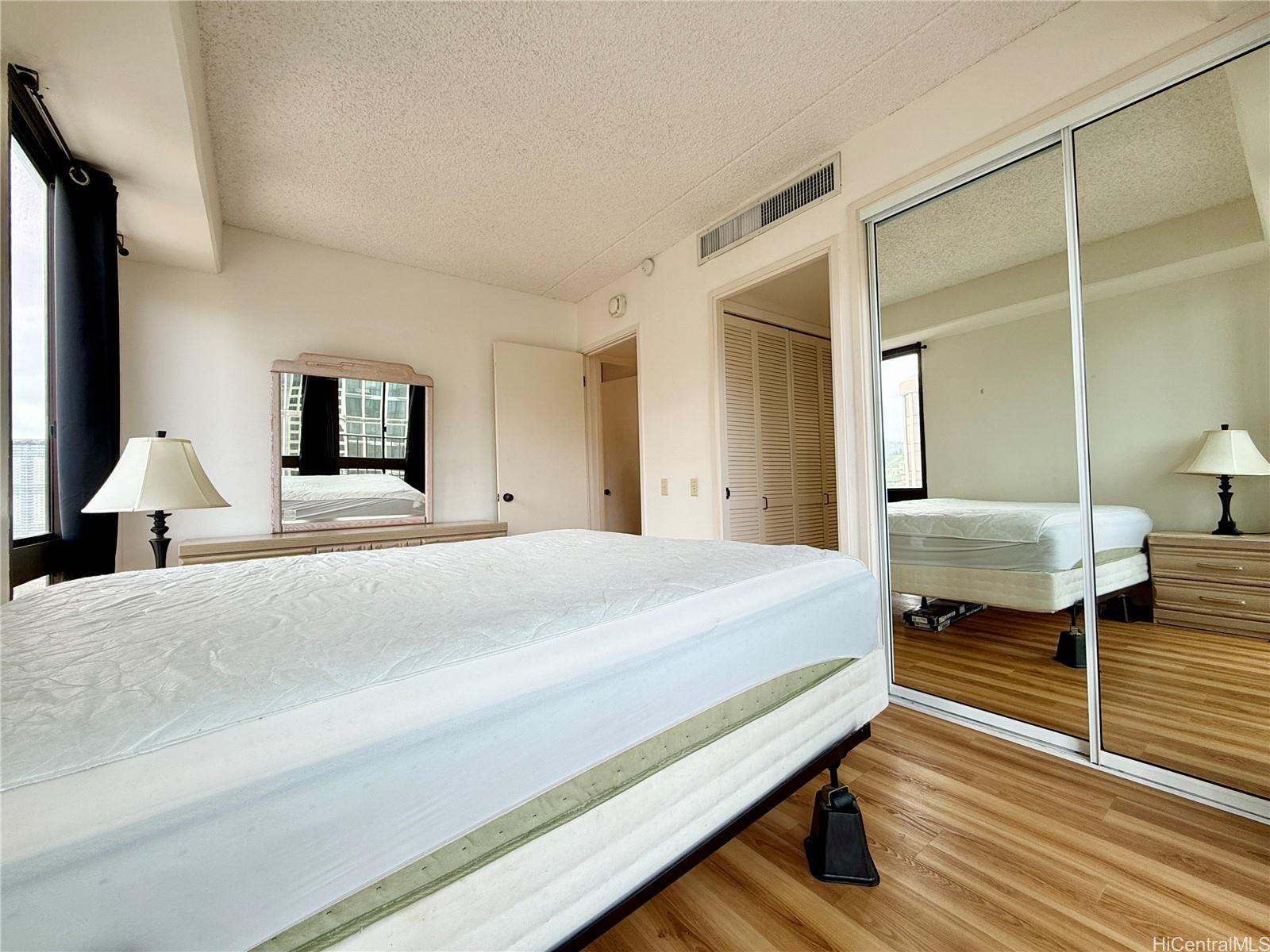 Harbor Square condo # 25G, Honolulu, Hawaii - photo 12 of 25