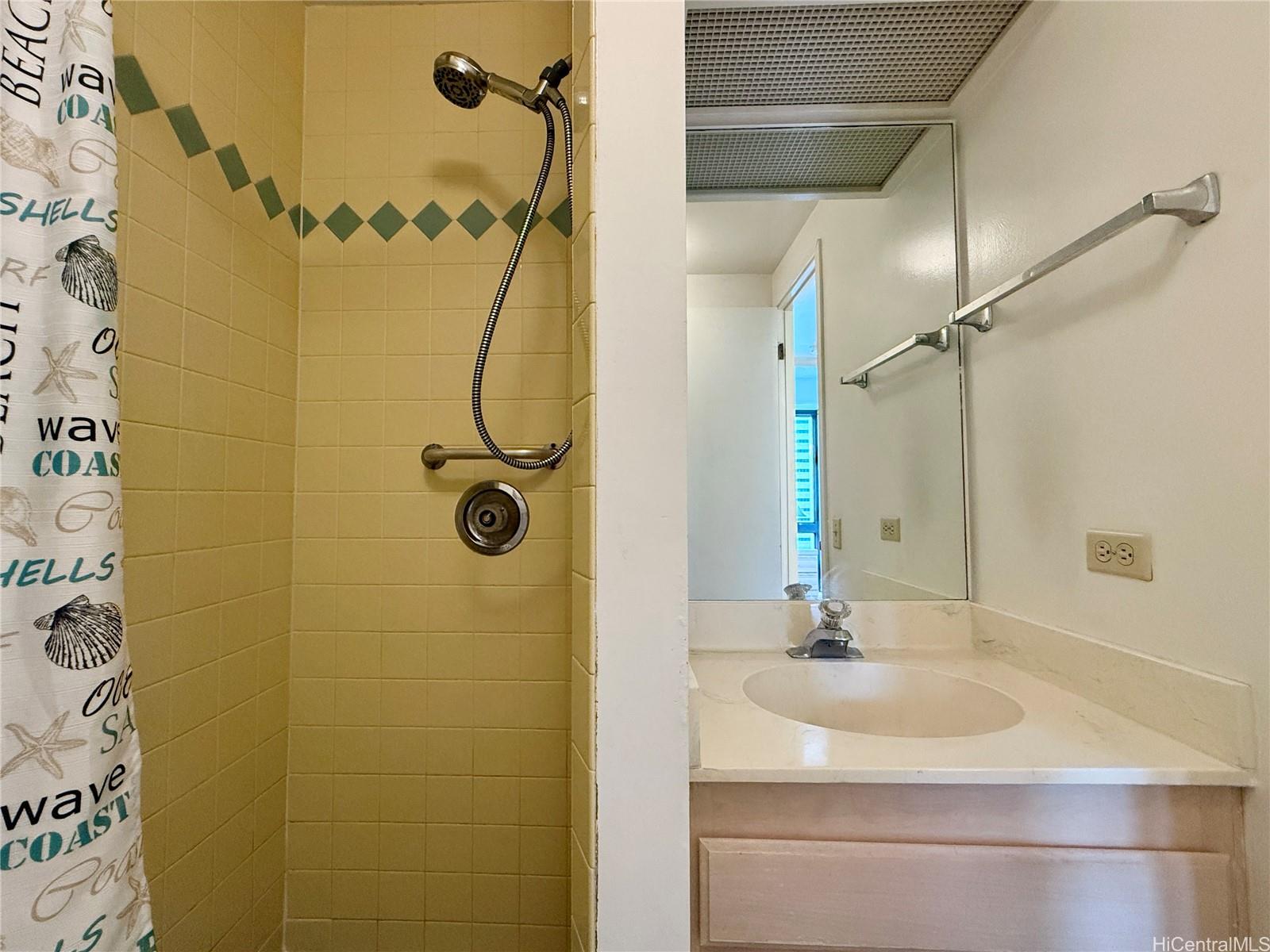 Harbor Square condo # 25G, Honolulu, Hawaii - photo 16 of 25