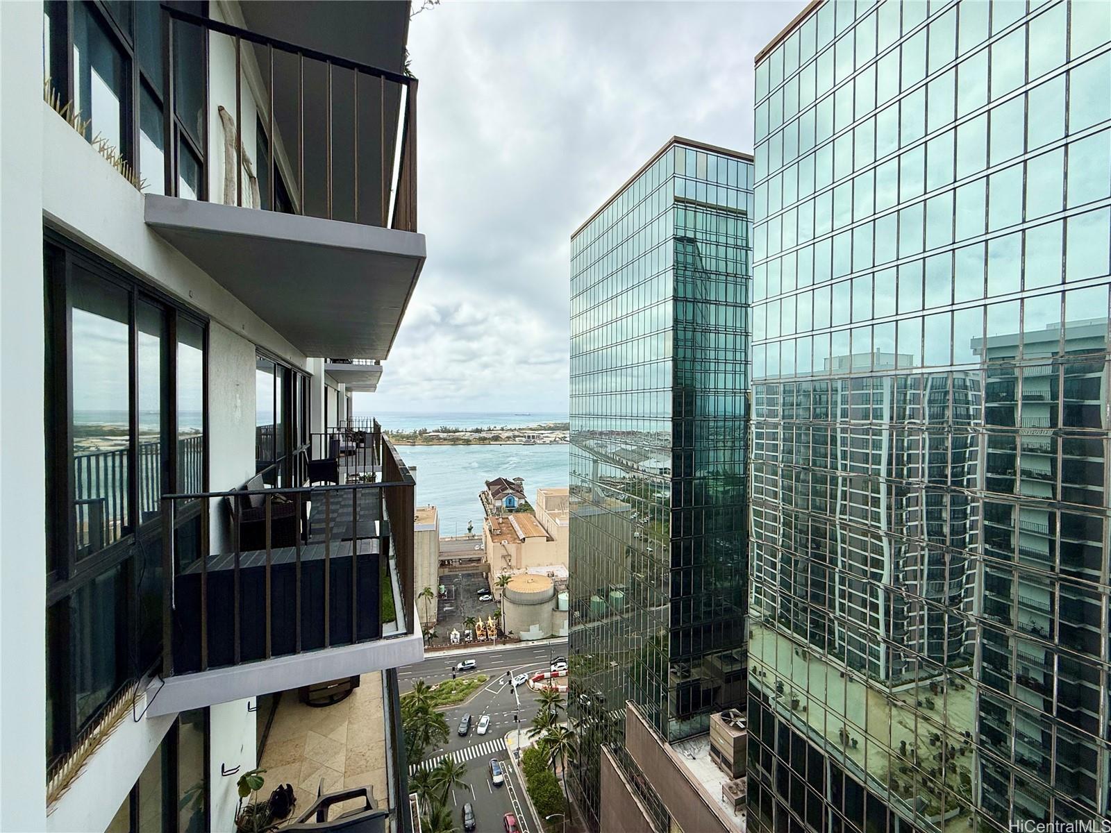 Harbor Square condo # 25G, Honolulu, Hawaii - photo 22 of 25