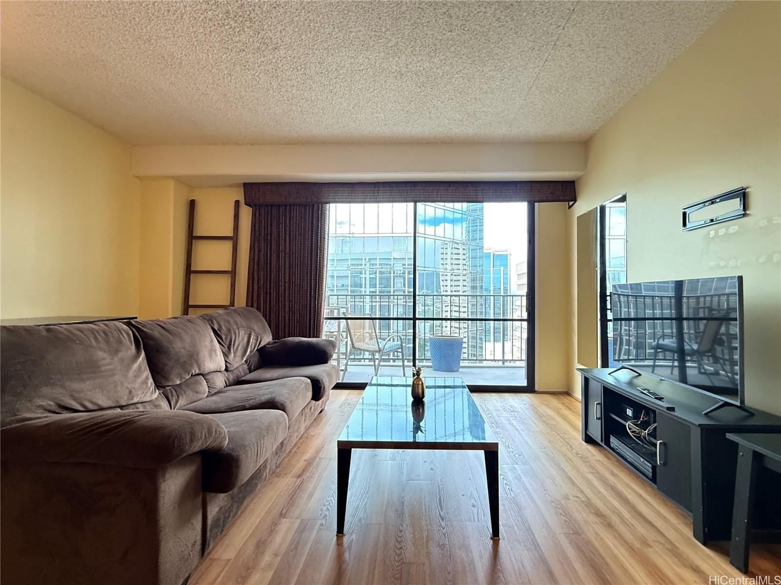 Harbor Square condo # 25G, Honolulu, Hawaii - photo 6 of 22