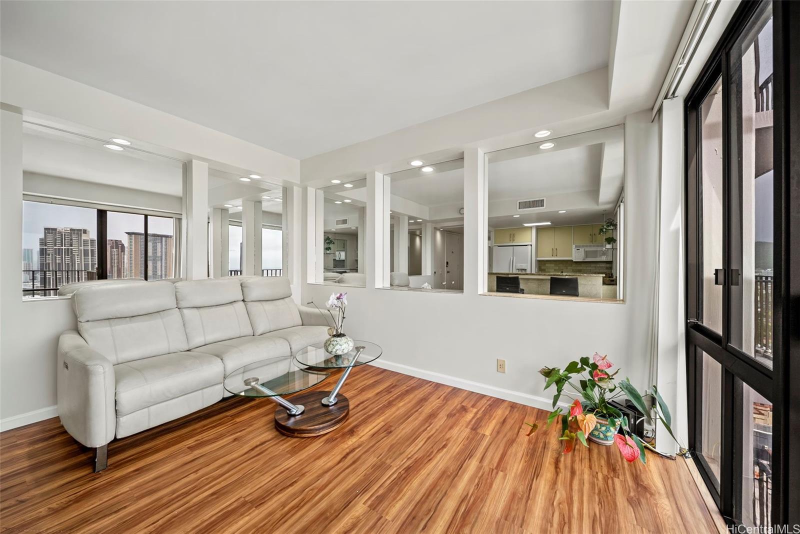 Harbor Square condo # 26D, Honolulu, Hawaii - photo 3 of 25