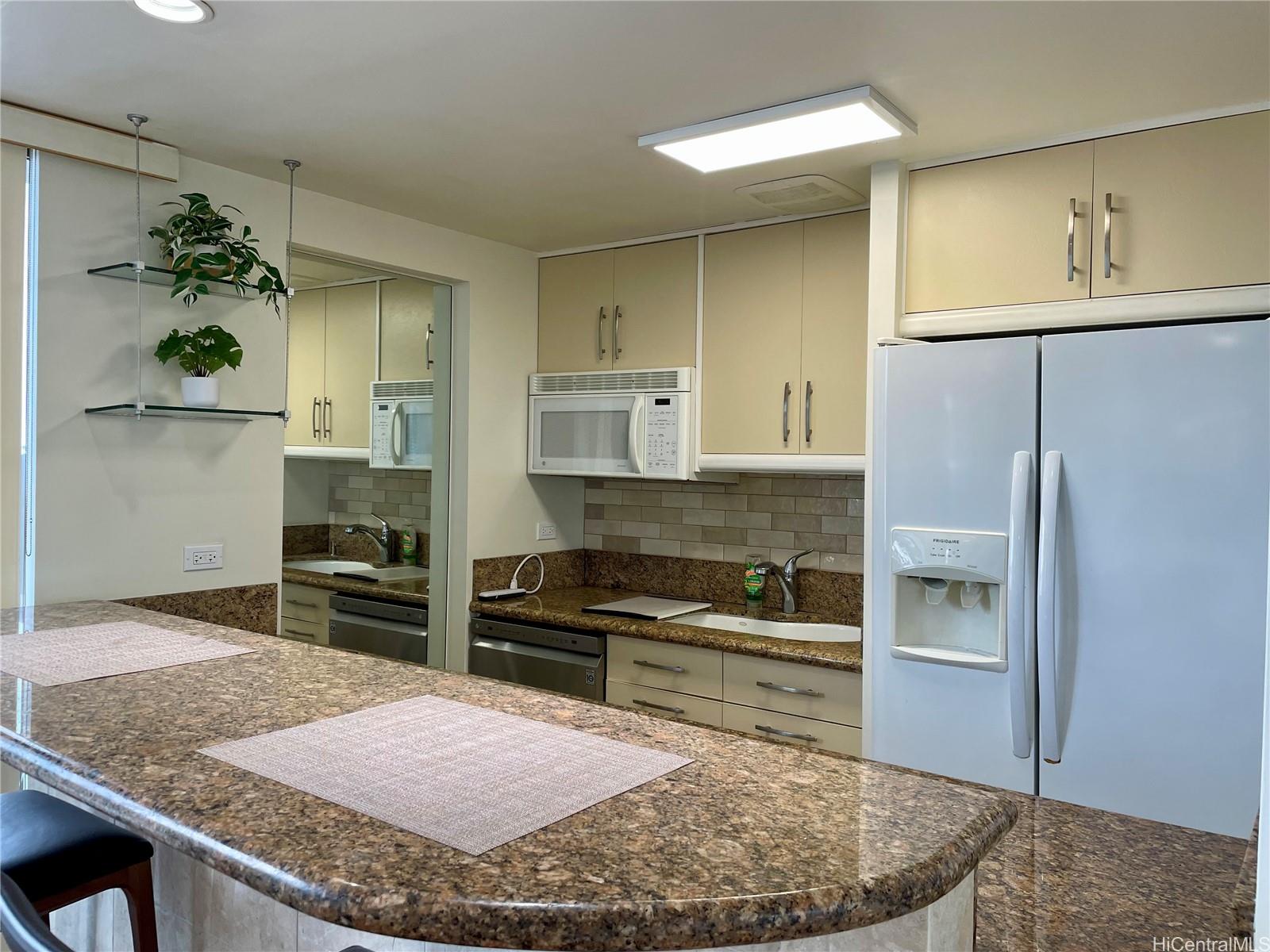 Harbor Square condo # 26D, Honolulu, Hawaii - photo 4 of 22