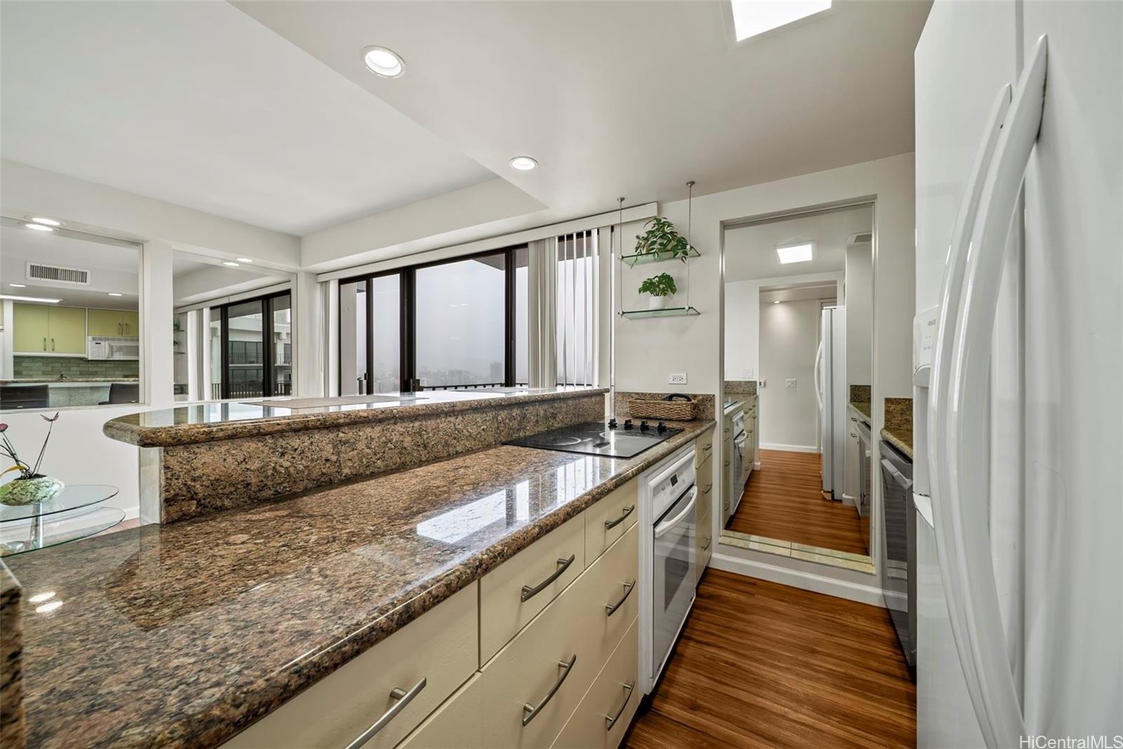 Harbor Square condo # 26D, Honolulu, Hawaii - photo 6 of 25