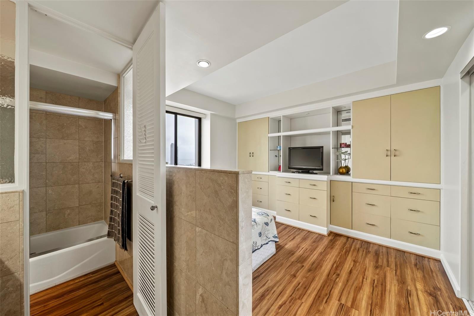 Harbor Square condo # 26D, Honolulu, Hawaii - photo 8 of 25