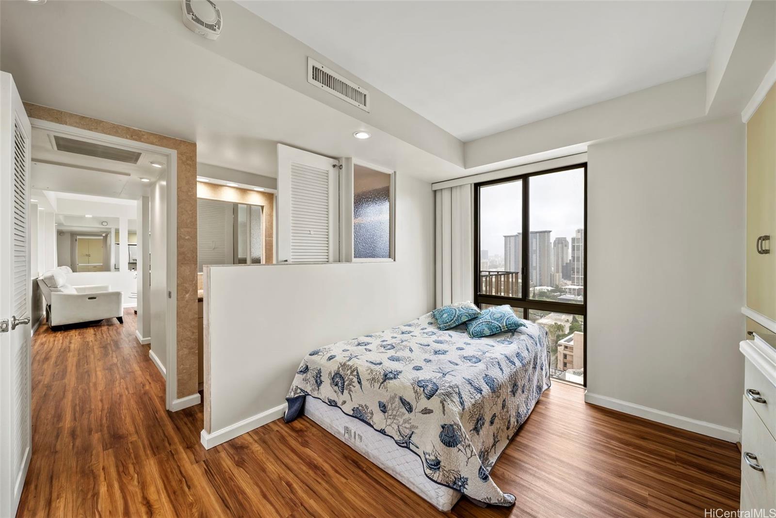 Harbor Square condo # 26D, Honolulu, Hawaii - photo 9 of 25