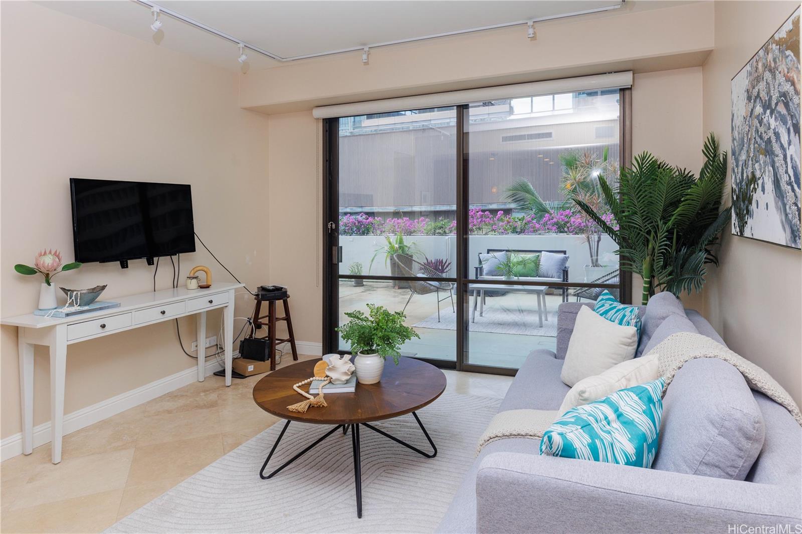 Harbor Square condo # 7A, Honolulu, Hawaii - photo 3 of 18